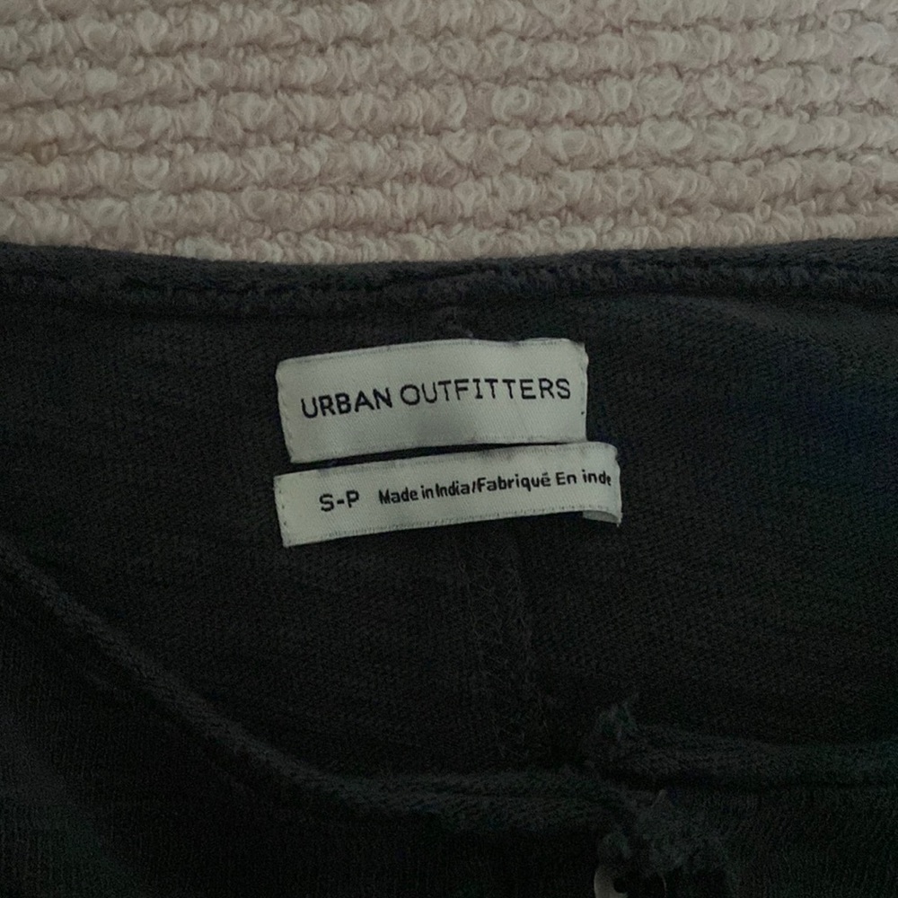 urban outfitters size s-p cropped sweater